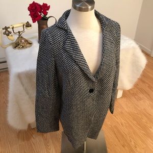 Beautiful herringbone coat with 1 button front notched collar slit pockets new